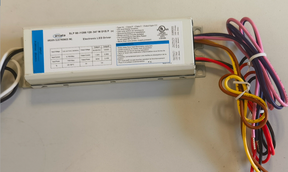 Pilote LED Arcata 120-347 VCA 30-50 VCC 60 W max. 1,20 A, intensité variable 0-10 VCC, UL, sec et humide