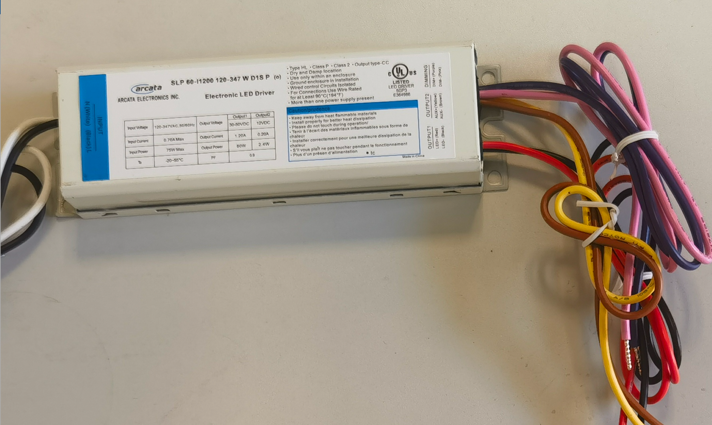 Pilote LED Arcata 120-347 VCA 30-50 VCC 60 W max. 1,20 A, intensité variable 0-10 VCC, UL, sec et humide