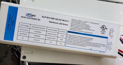 Pilote LED Arcata 120-347 VCA 25-42 VCC 62 W max. 1,10 A, intensité variable 1-10 VCC, UL, sec et humide
