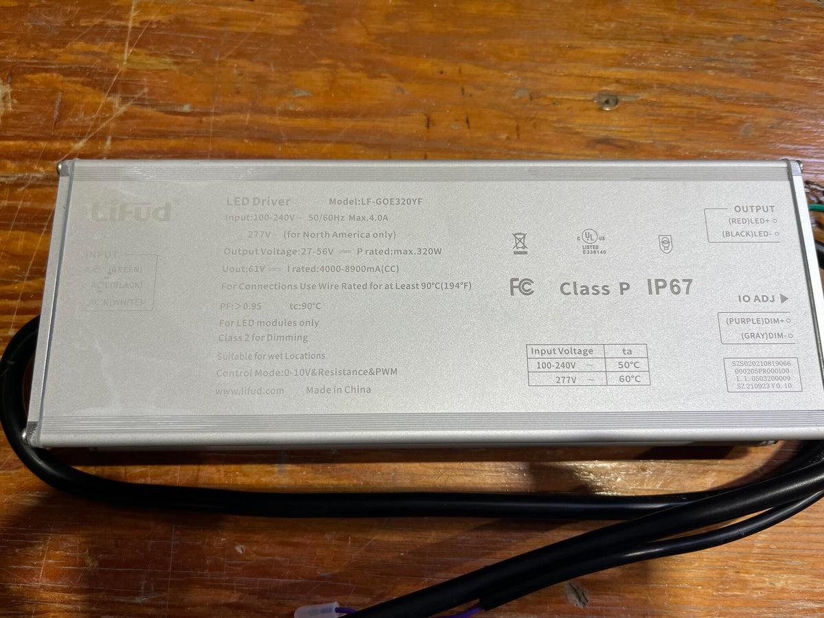 Boîtier LED Lifud 100-277 V CA 27-56 V CC 320 W 8,90 A Gradable 0-10 V CC IP67
