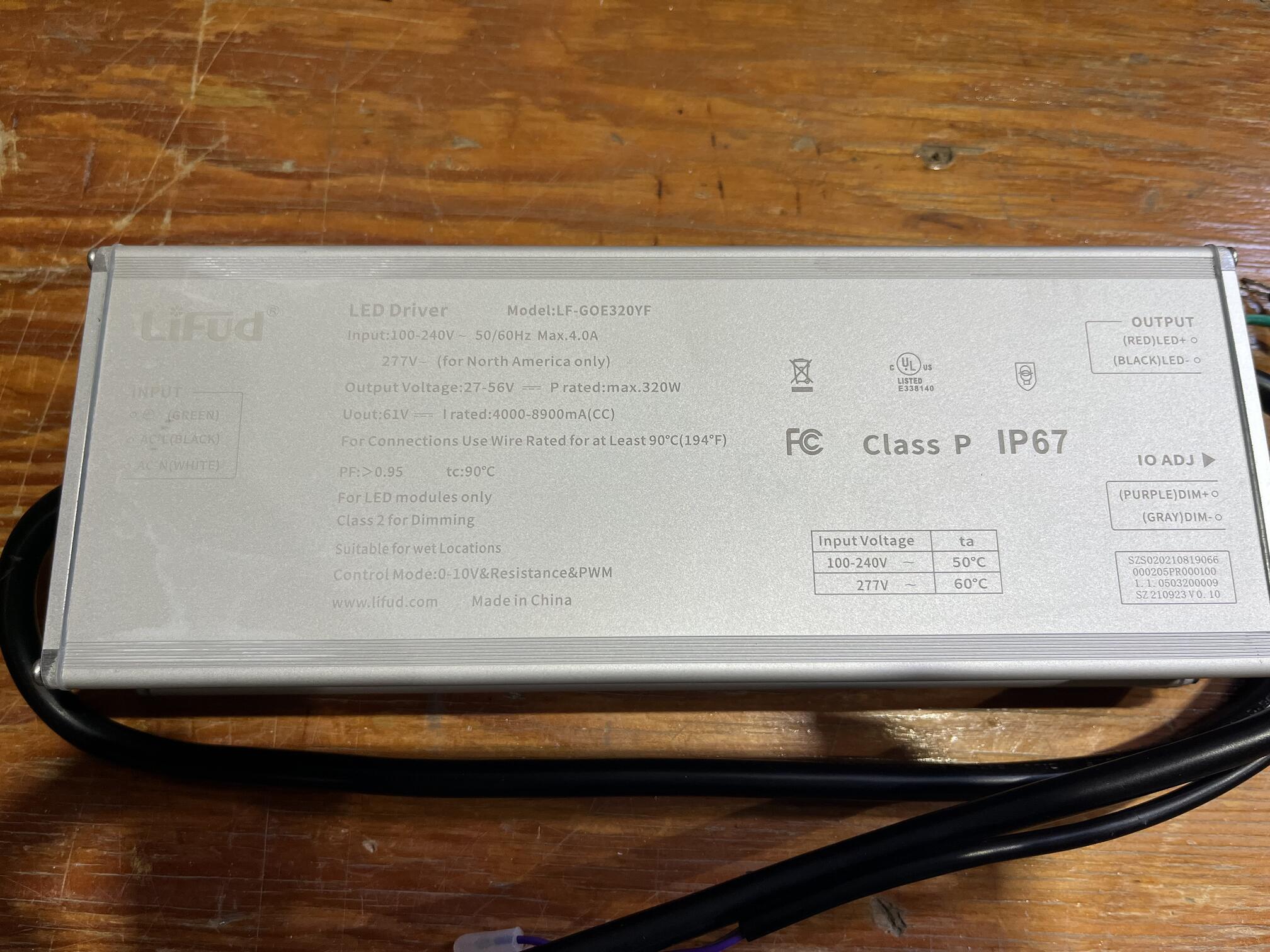 Boîtier LED Lifud 100-277 V CA 27-56 V CC 320 W 8,90 A Gradable 0-10 V CC IP67
